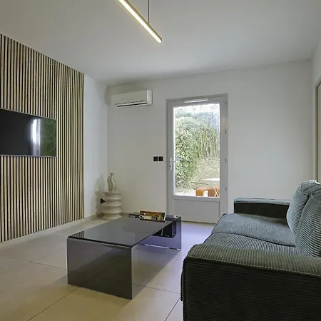 Superbe 1 Avec Clim, Terrasse Et Parking *