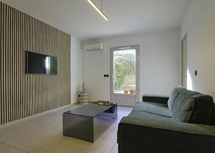 Superbe 1 Avec Clim, Terrasse Et Parking *